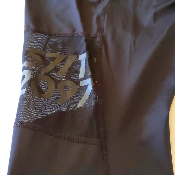 NWOT. H&M Woman's workout pants. - Picture 7 of 8